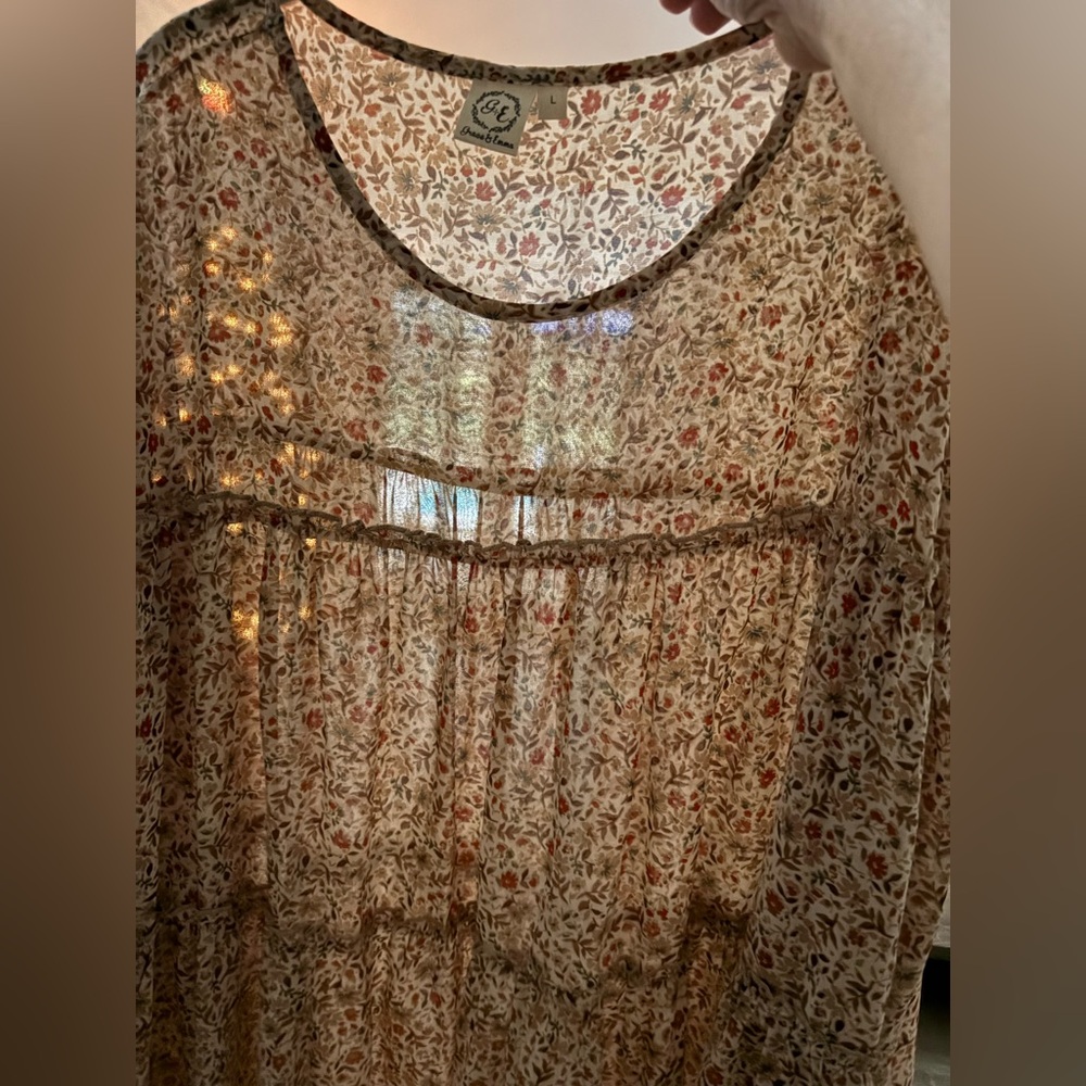 Elegant Floral Blouse - Cream and Brown - Picture 6 of 11